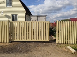 Ворота откатные из евроштакетника - пример 12 фото в Селятино