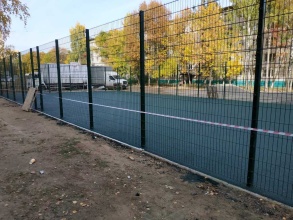 Забор на спортивную площадку 40 метров фото в Селятино