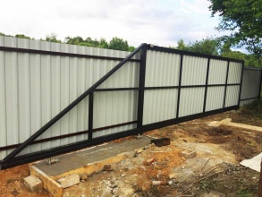 Откатные ворота с ручным управлением - пример 1 фото в Селятино