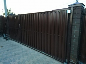 Евроштакетник ворота откатные - пример 13 фото цена за метр